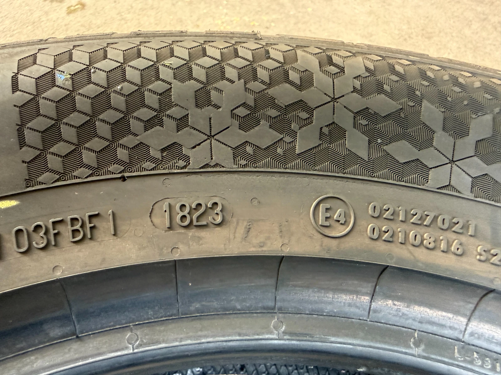 Гуми Зимни 215/65R17, снимка 8 - Гуми и джанти - 55686905