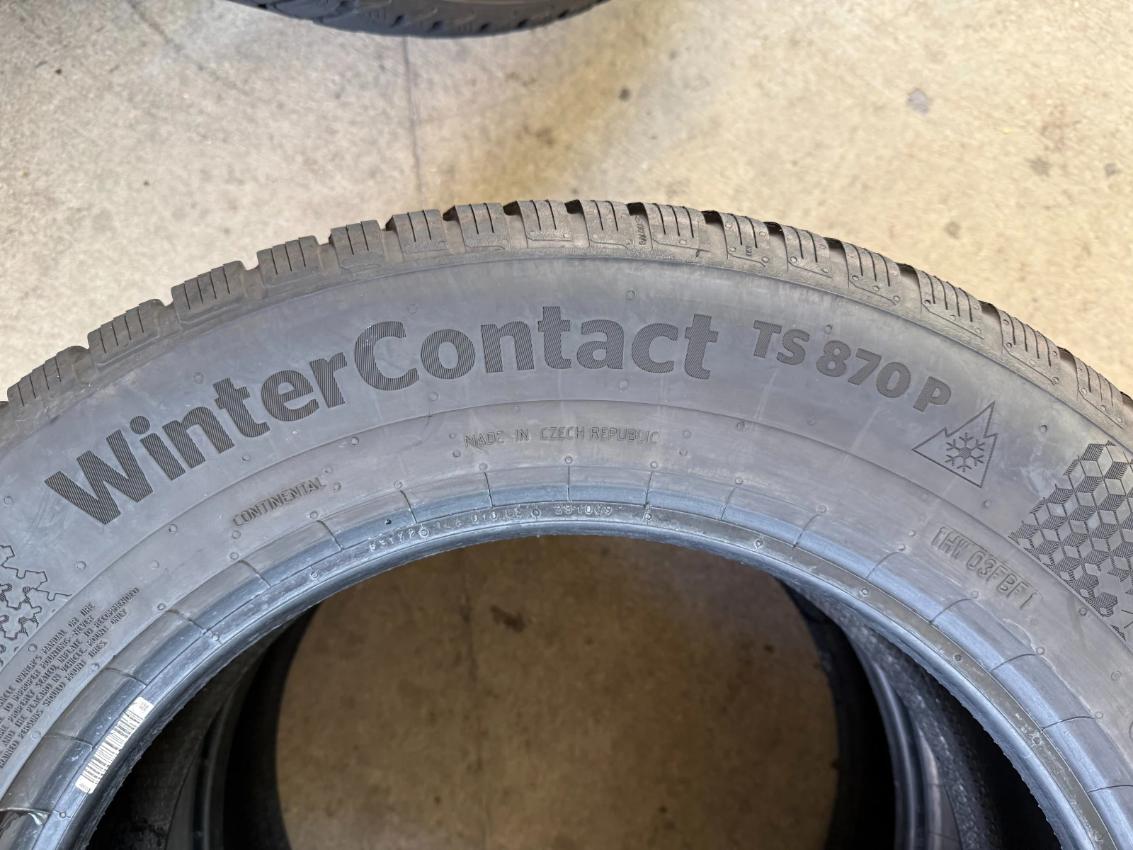 Гуми Зимни 215/65R17, снимка 11 - Гуми и джанти - 55686905