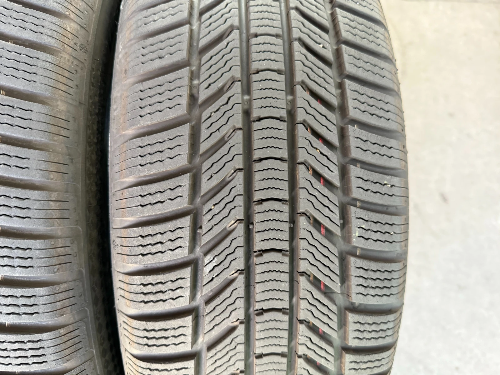 Гуми Зимни 215/65R17, снимка 7 - Гуми и джанти - 55686905