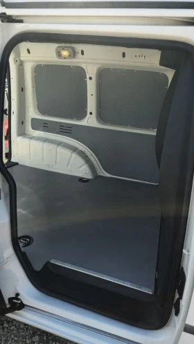 VW Caddy 2.0 Tdi bmt 102 к.с., снимка 9