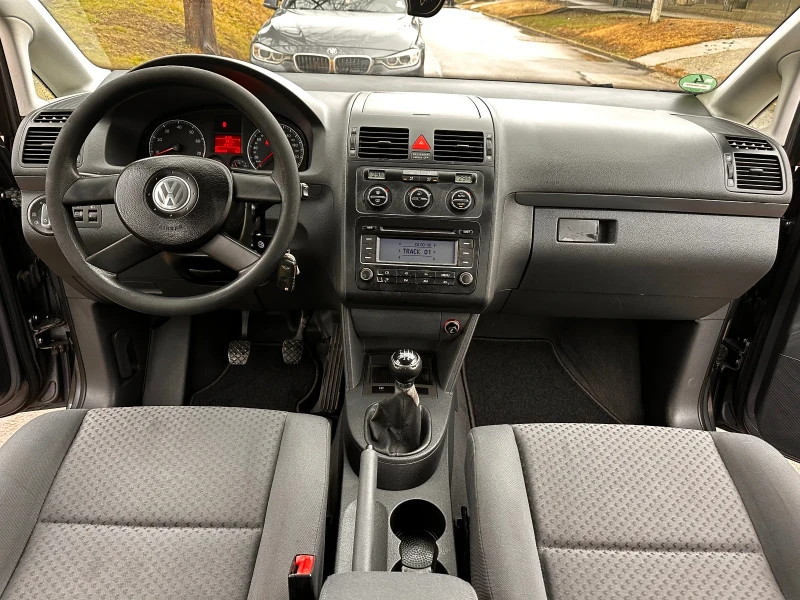 VW Touran 1.6 102hp, снимка 10 - Автомобили и джипове - 49323113