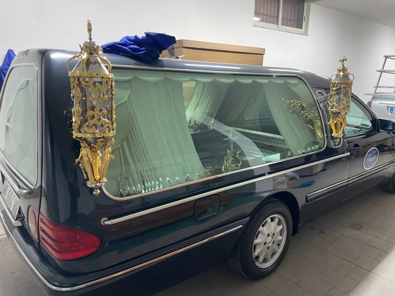 Mercedes-Benz E 220  95 коня КАТАФАЛКА 42526 км като нова КЛИМАТИК, снимка 5 - Автомобили и джипове - 50279980