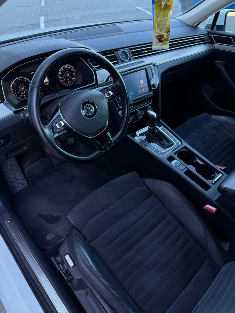 VW Passat 2.0TDI 190hp digital cockpit, снимка 10 - Автомобили и джипове - 49426820