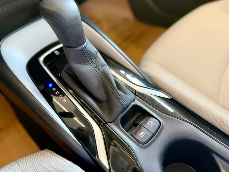 Toyota Corolla 1.8 LE* Automatic* Лизинг* Камера, снимка 11 - Автомобили и джипове - 51809869