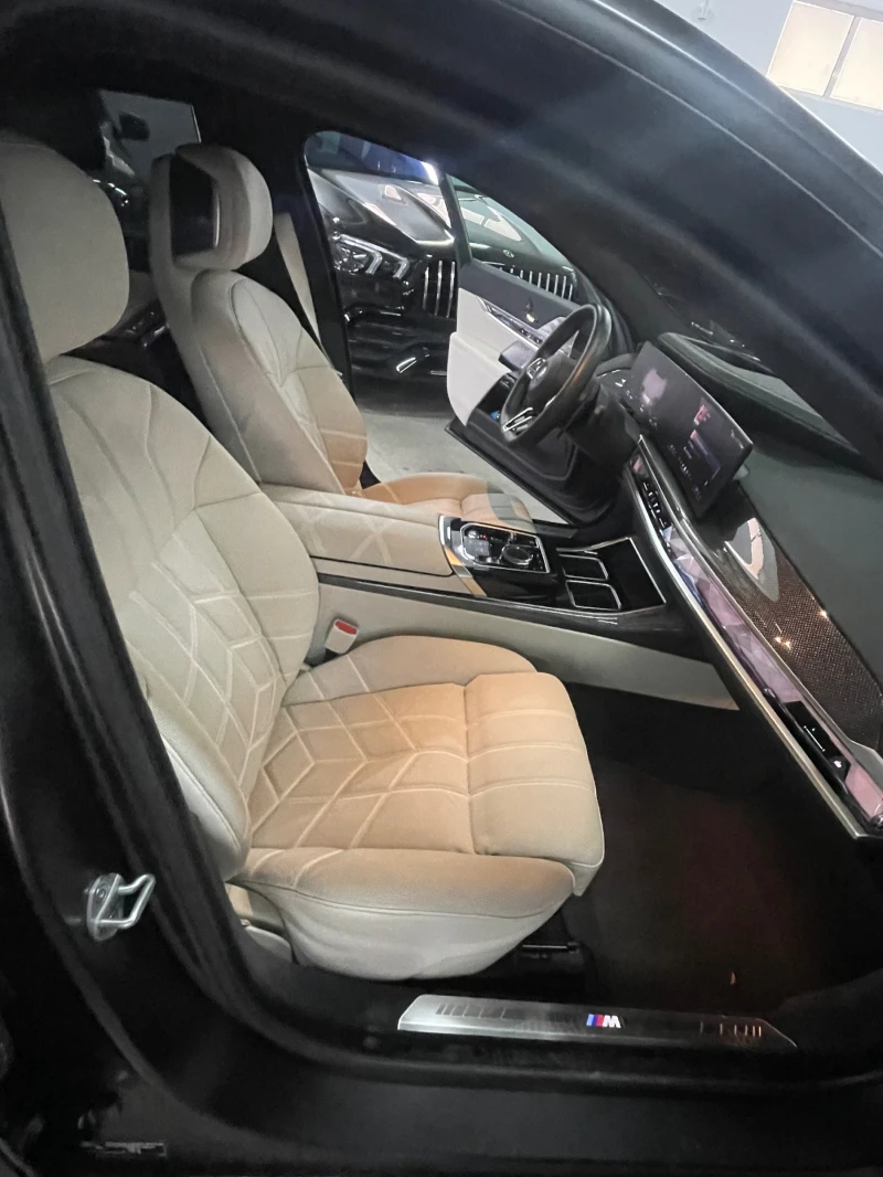 BMW 760 e M/XDrive/FULL/ПЪЛНА ГАРАНЦИЯ ДО 2030г, снимка 15 - Автомобили и джипове - 51869558