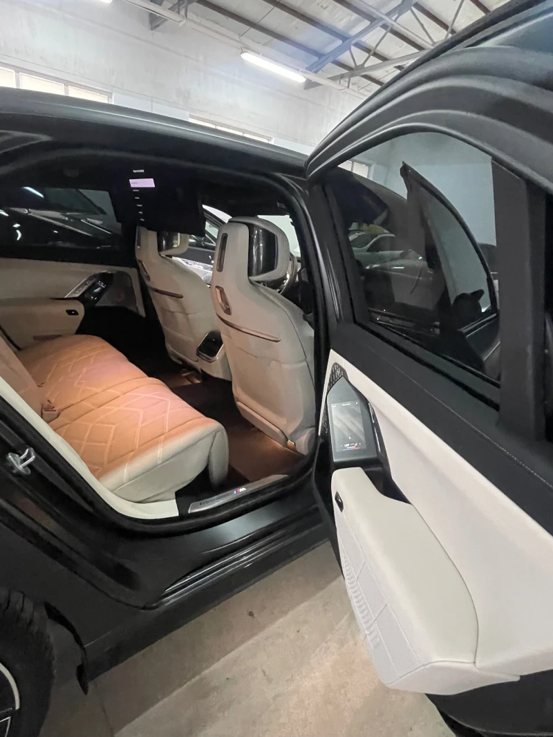 BMW 760 e M/XDrive/FULL/ПЪЛНА ГАРАНЦИЯ ДО 2030г, снимка 17 - Автомобили и джипове - 51869558