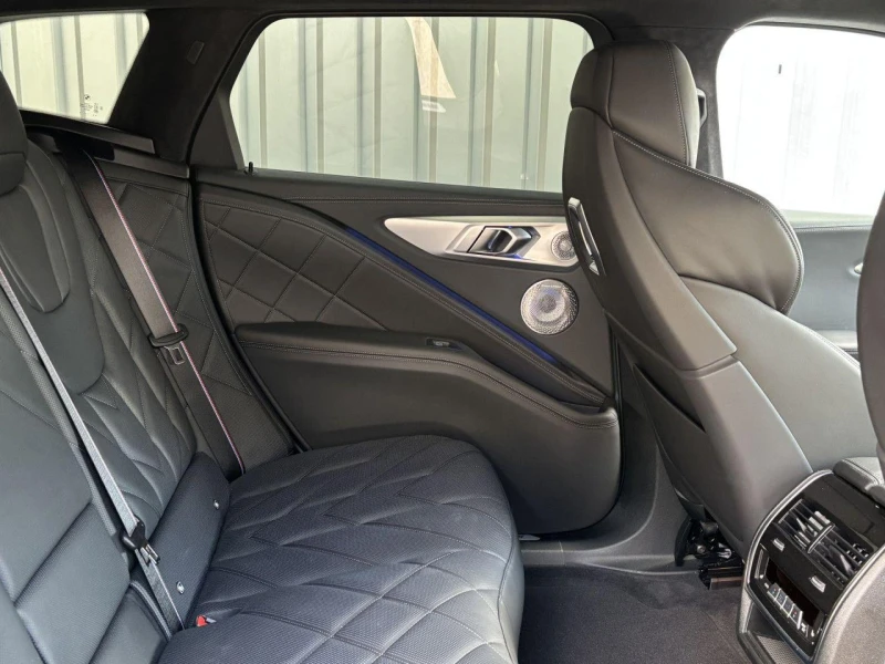 BMW XM V8 PLUG-IN HYBRID CARBON B&W LASER, снимка 11 - Автомобили и джипове - 52203344