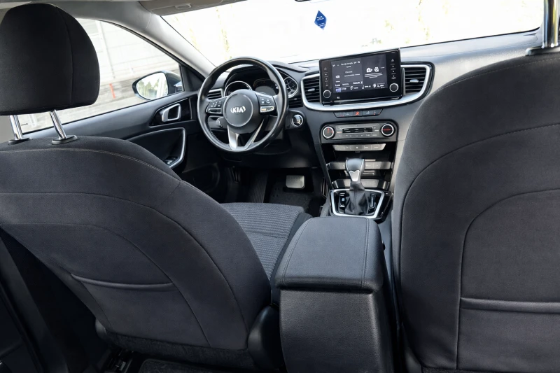 Kia Ceed SW EXECUTIVE Бензин/Газ, снимка 13 - Автомобили и джипове - 53066972