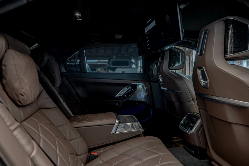 BMW 750 E/xDrive/M-Sport/INDIVIDUAL/Bowers & Wilkins/Theat - 209900 лв. - 40024808 11