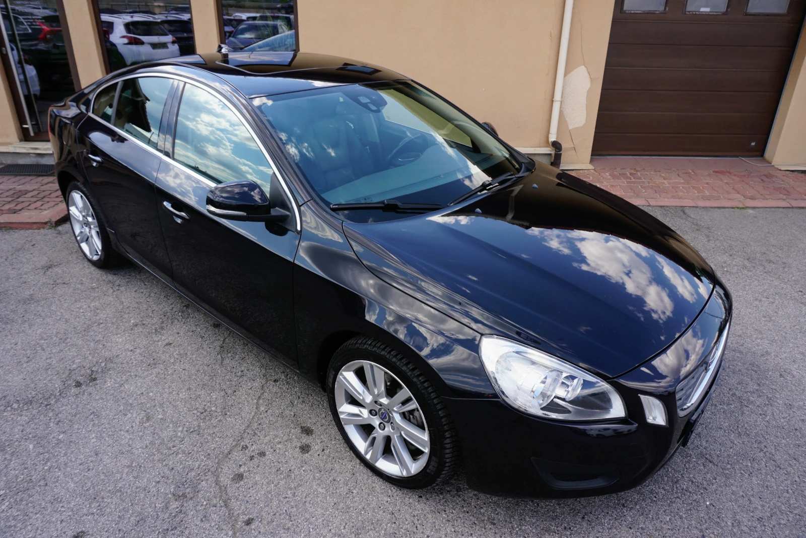 Volvo S60 2.4 D5 SUMMUM - изображение 2