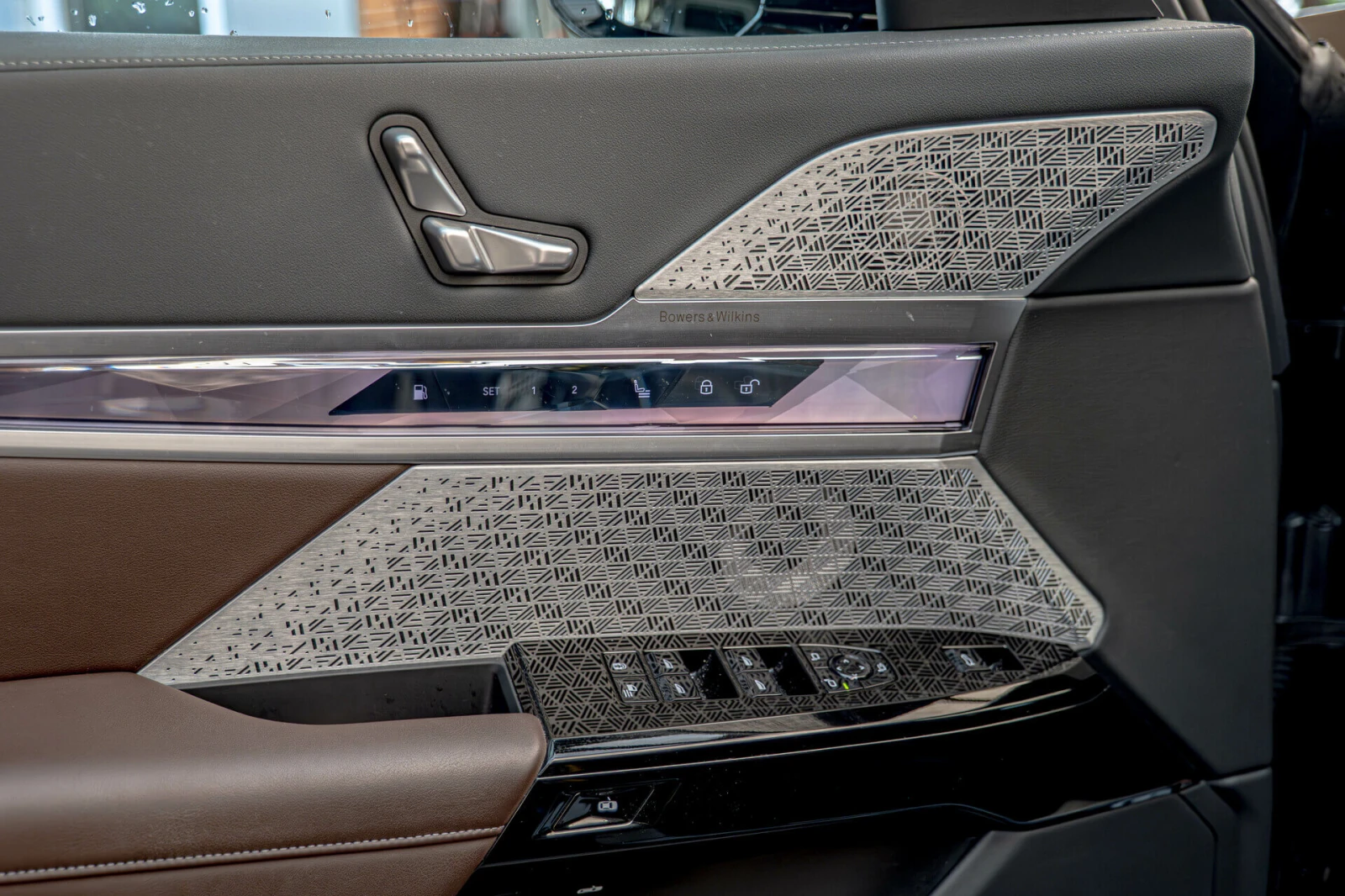 BMW 750 E/xDrive/M-Sport/INDIVIDUAL/Bowers & Wilkins/Theat - изображение 7