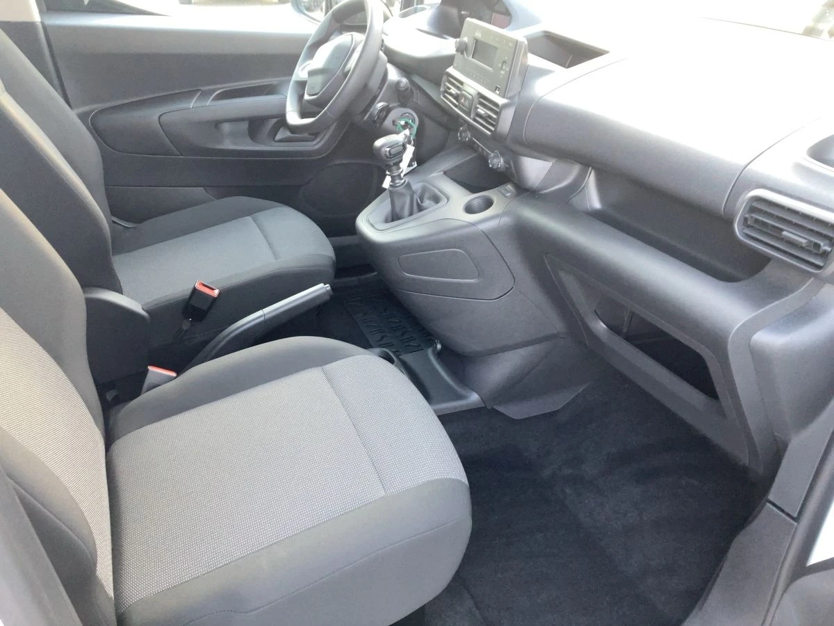 Peugeot Partner 1.2 PURETECH/110HP/L1/PDC/ACC/E155 - изображение 8
