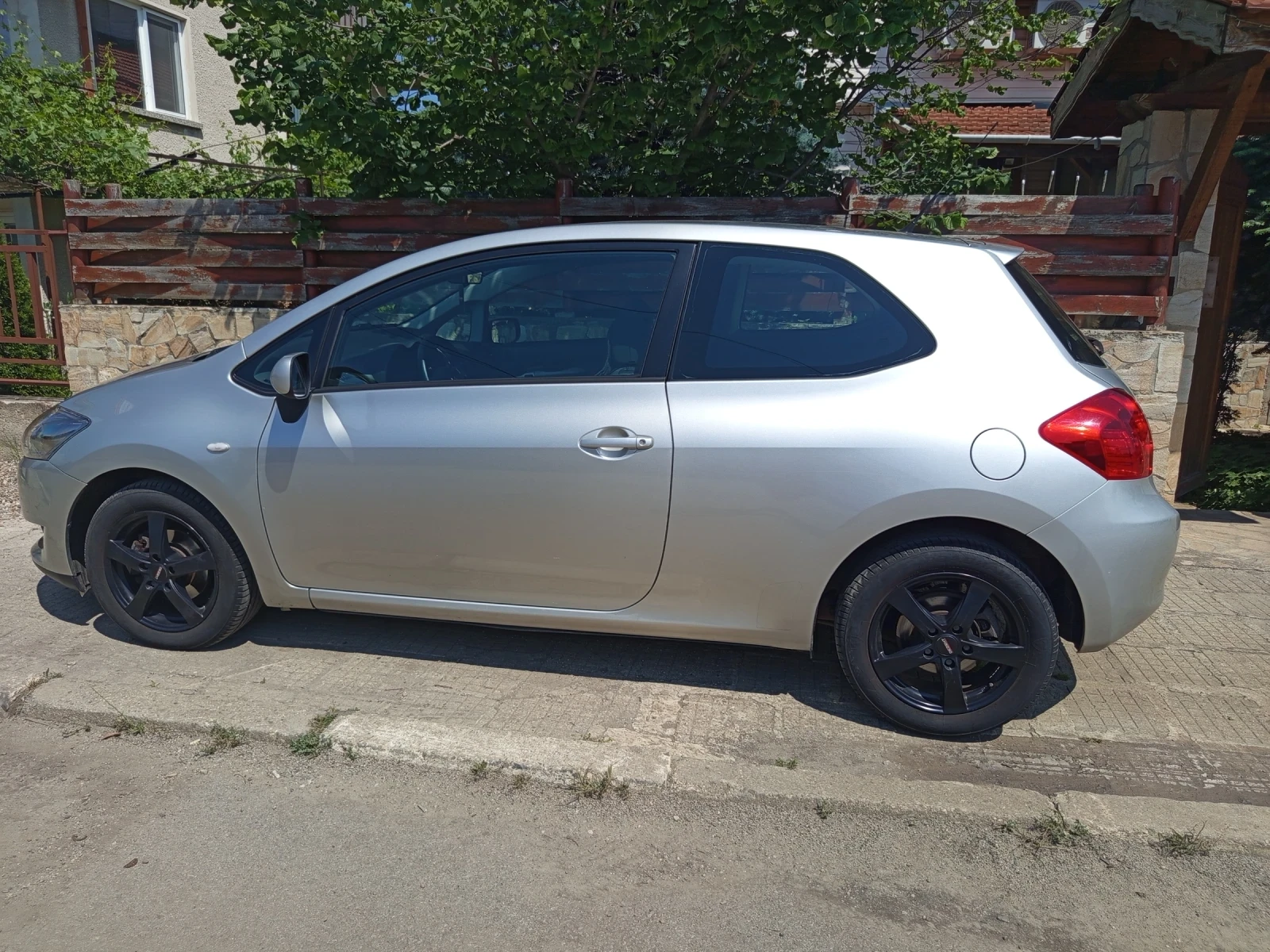 Toyota Auris 1.6 - изображение 2