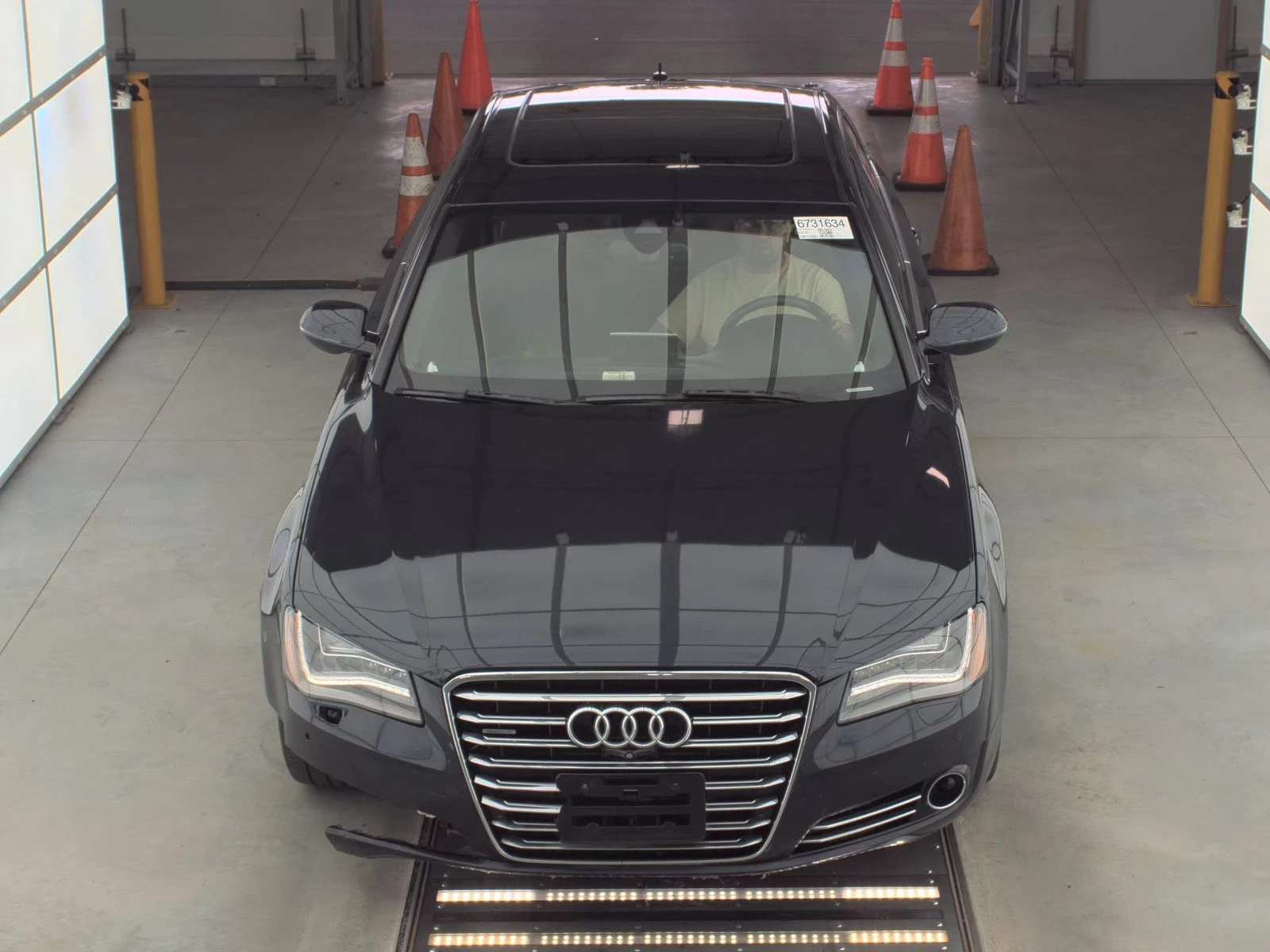 Audi A8 4.0T - изображение 2