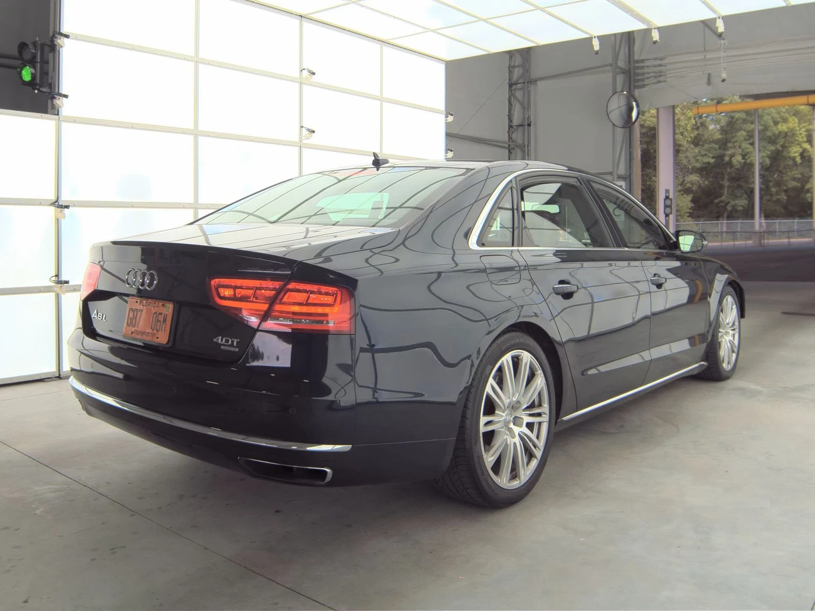 Audi A8 4.0T - изображение 4