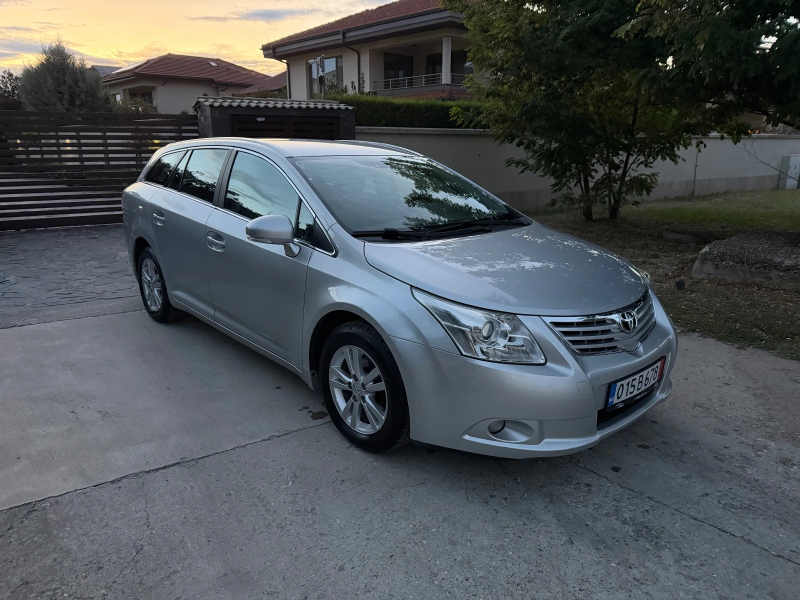 Toyota Avensis Автоматик - изображение 2