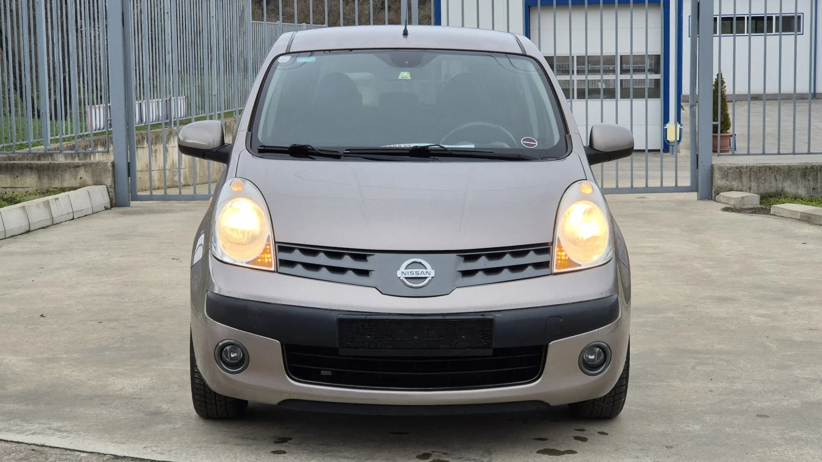 Nissan Note 1.6i 110К.С* АВТОМАТИК* КЛИМАТРОНИК* , снимка 2 - Автомобили и джипове - 53788985
