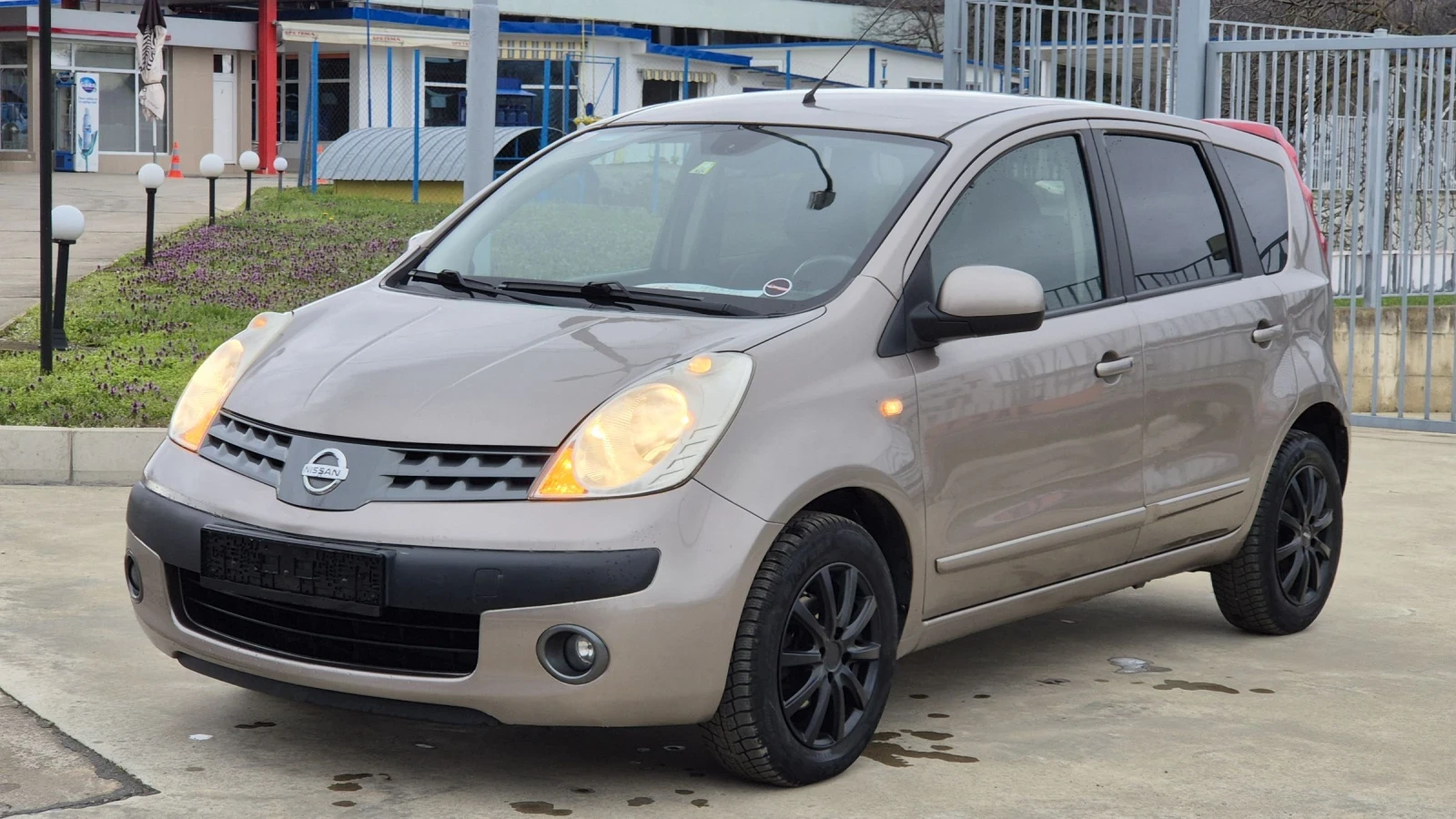 Nissan Note 1.6i 110К.С* АВТОМАТИК* КЛИМАТРОНИК* , снимка 3 - Автомобили и джипове - 53788985