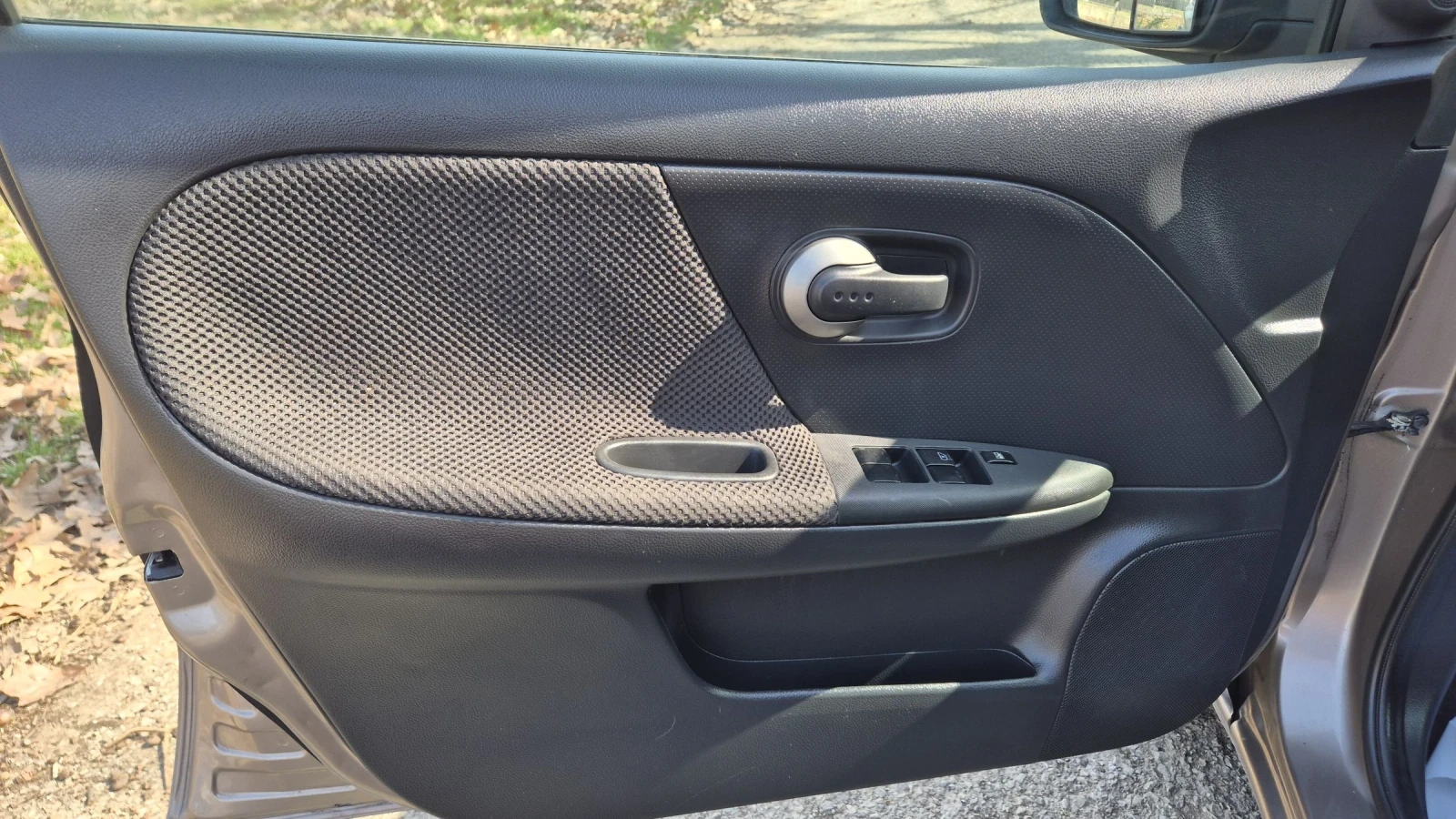 Nissan Note 1.6i 110К.С* АВТОМАТИК* КЛИМАТРОНИК* , снимка 17 - Автомобили и джипове - 53788985