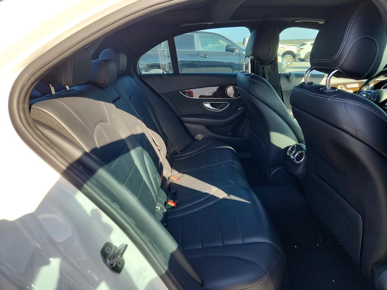 Mercedes-Benz C 300 2.0l 4Matic, снимка 10 - Автомобили и джипове - 53939762