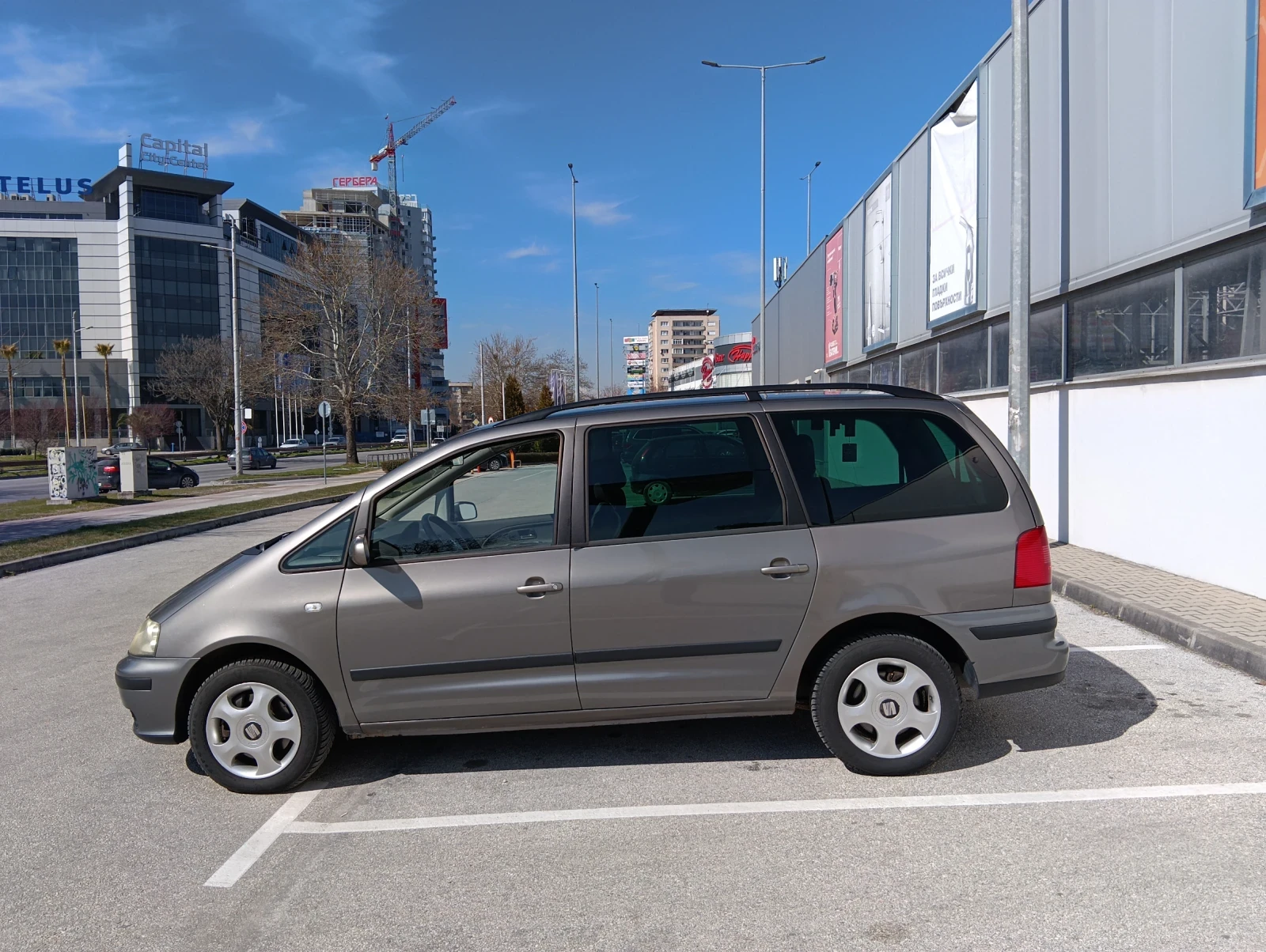 Seat Alhambra Миниван, снимка 9 - Автомобили и джипове - 53953732