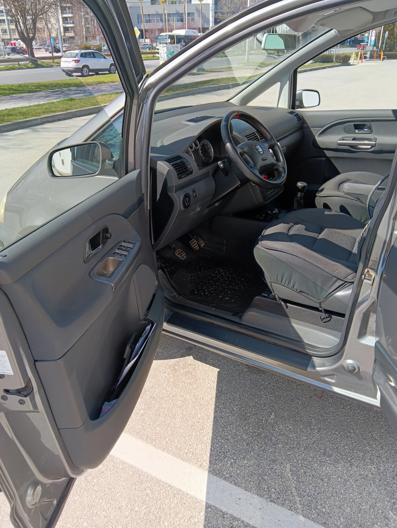 Seat Alhambra Миниван, снимка 2 - Автомобили и джипове - 53953732