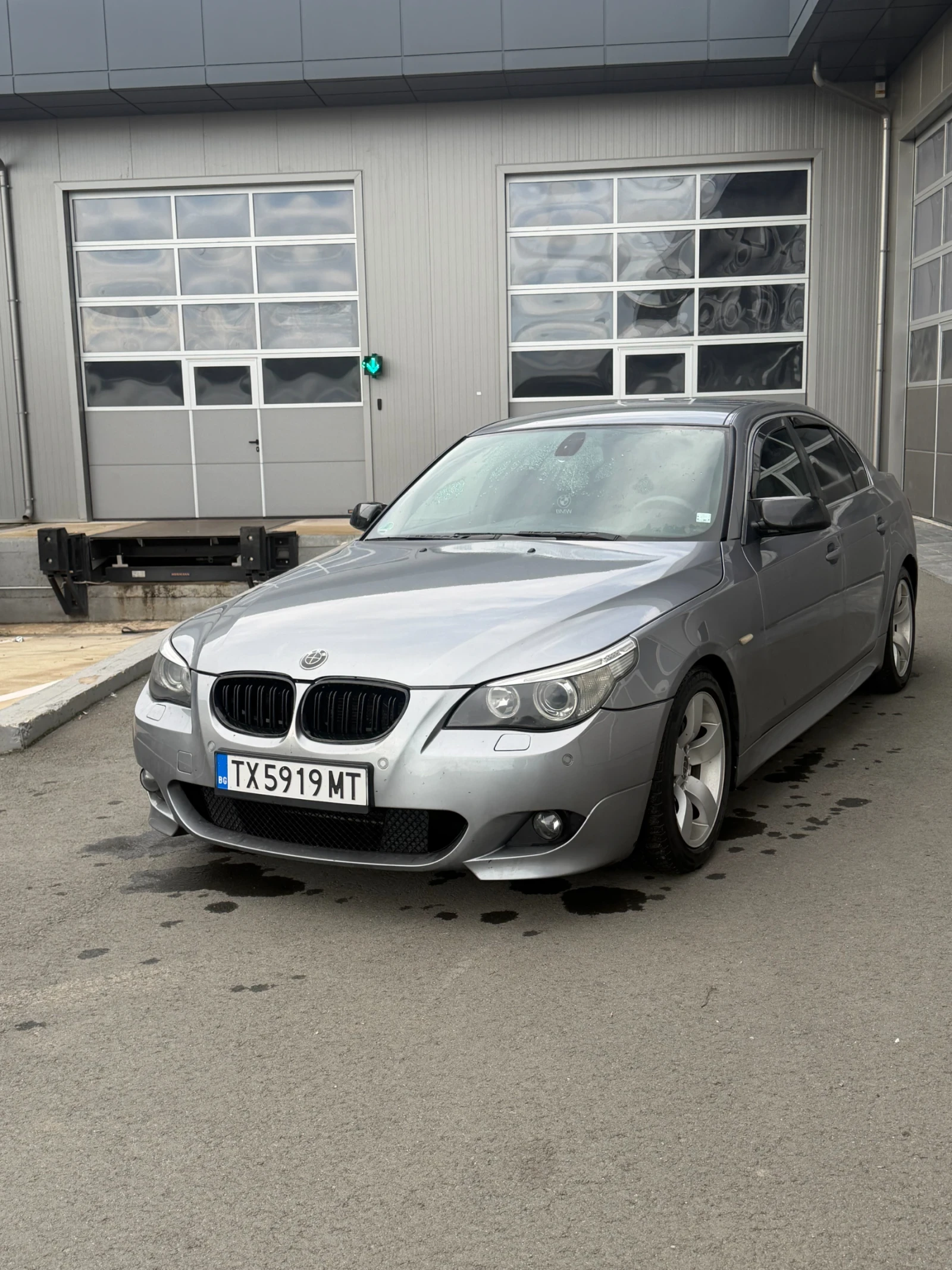 BMW 530 Е60 БЕНЗИН/ГАЗ, СМЕНЕНИ ВЕРИГИ, снимка 3 - Автомобили и джипове - 54083184