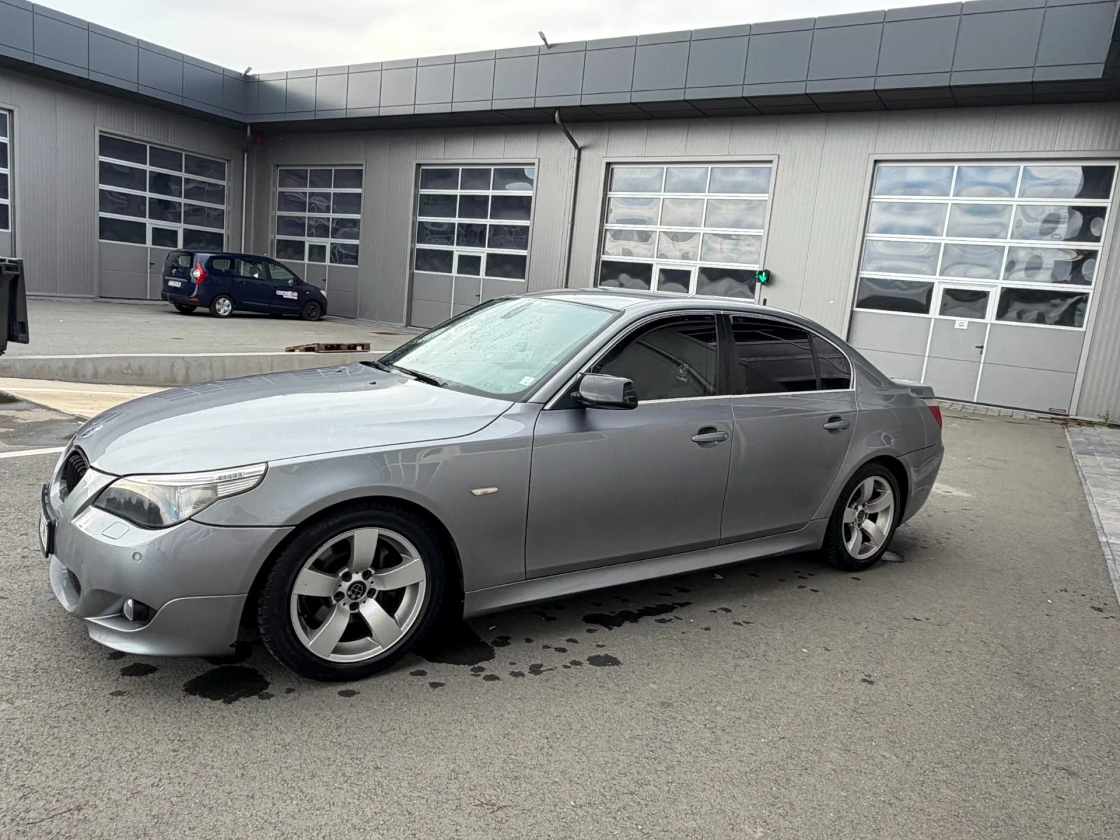 BMW 530 Е60 БЕНЗИН/ГАЗ, СМЕНЕНИ ВЕРИГИ, снимка 4 - Автомобили и джипове - 54083184
