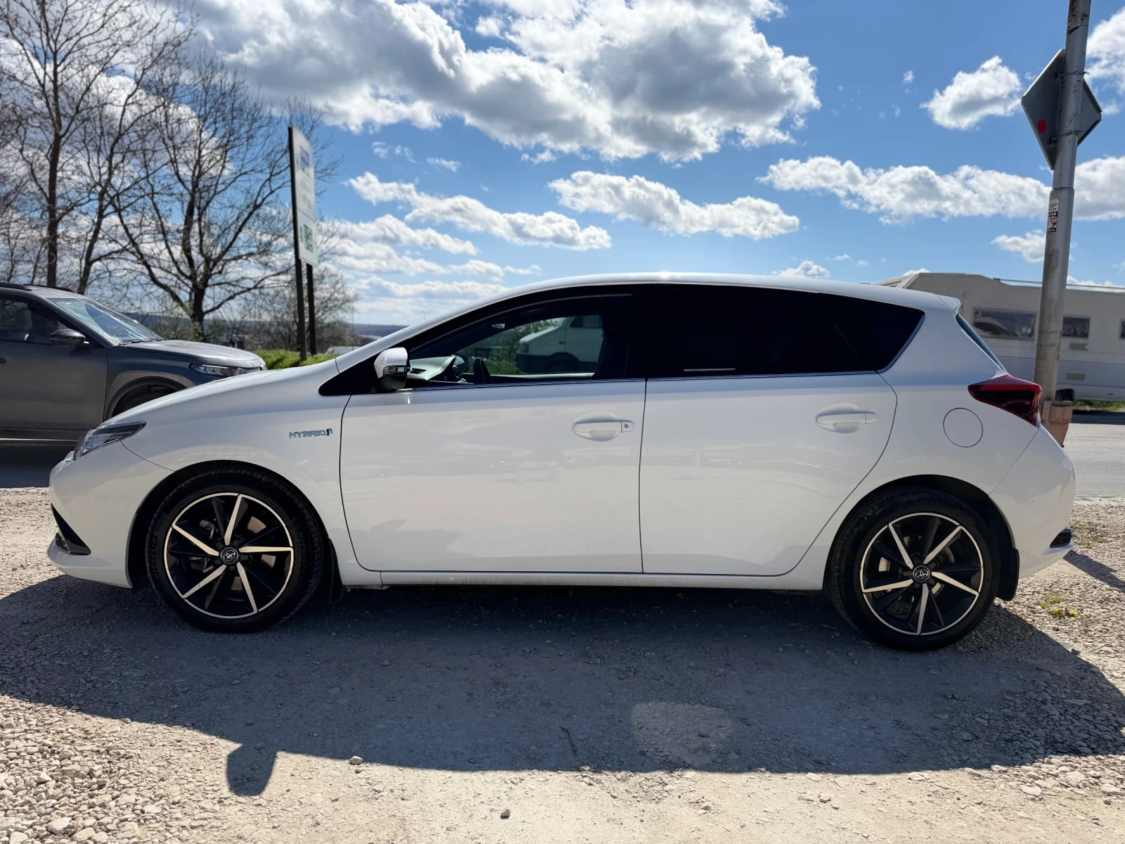 Toyota Auris Един собственик!Сервизна история!88000км, снимка 4 - Автомобили и джипове - 54135771