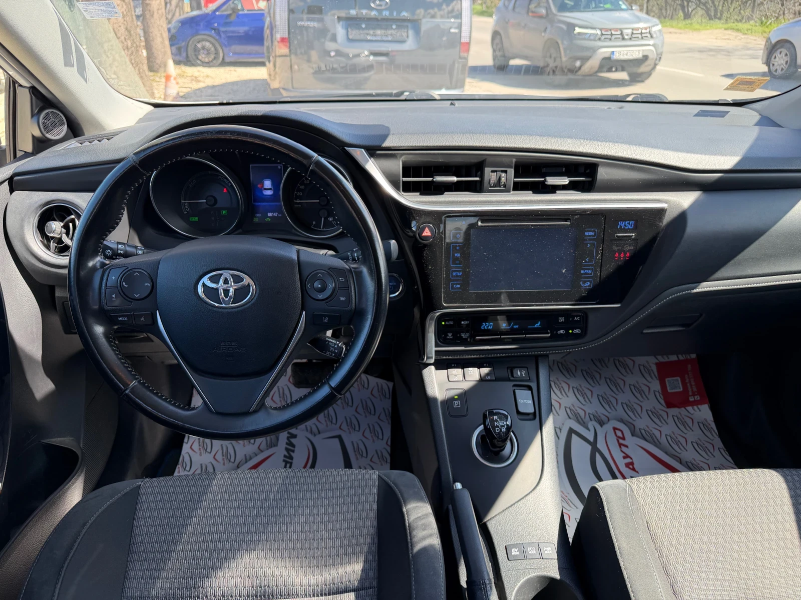 Toyota Auris Един собственик!Сервизна история!88000км, снимка 12 - Автомобили и джипове - 54135771