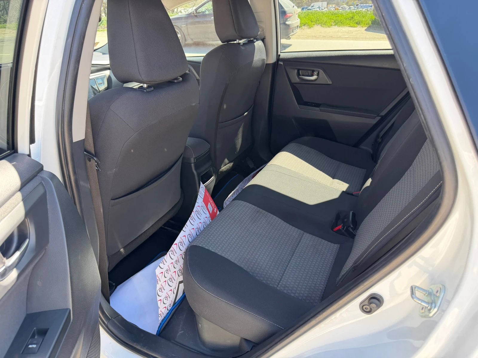 Toyota Auris Един собственик!Сервизна история!88000км, снимка 10 - Автомобили и джипове - 54135771