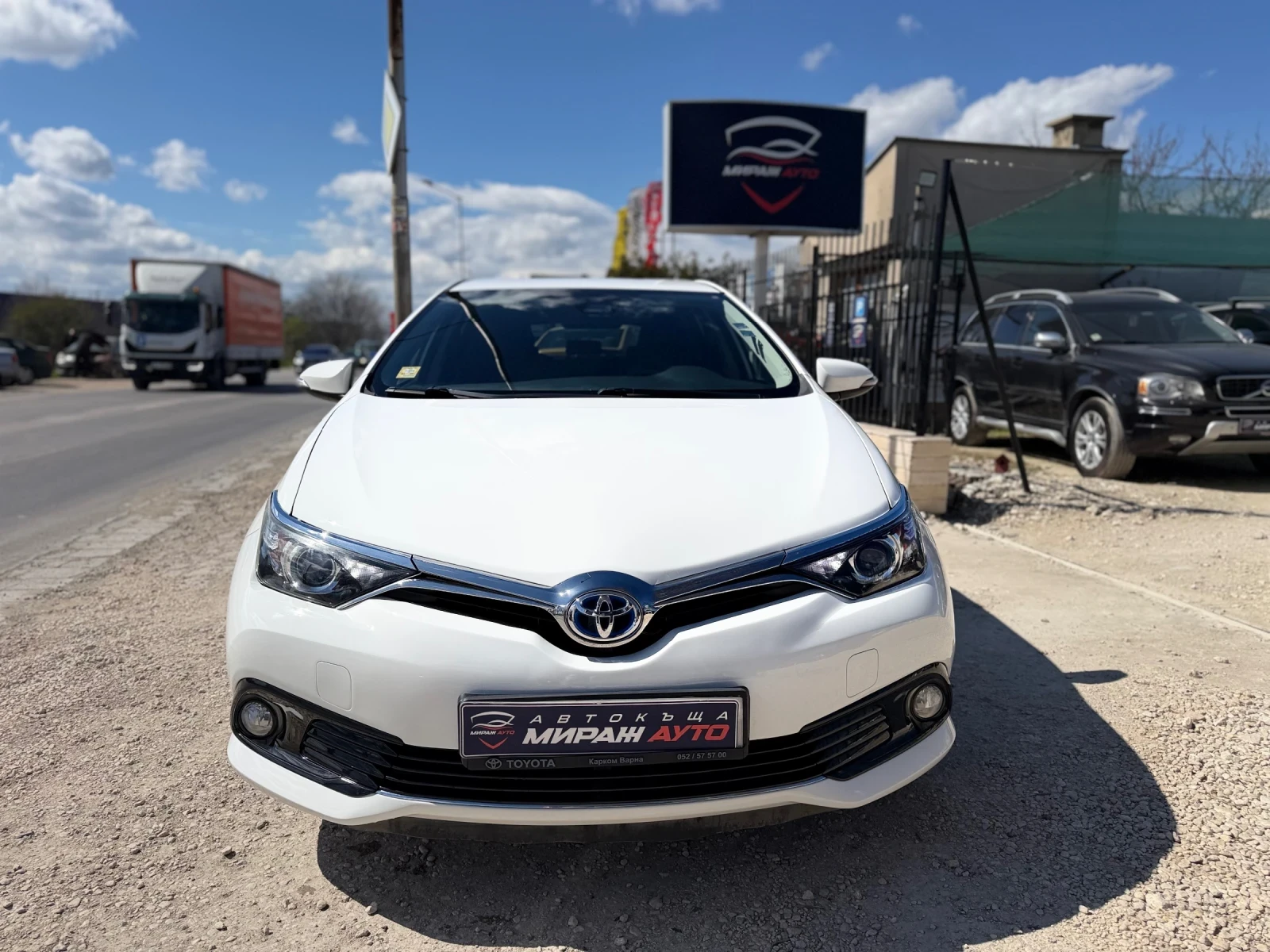 Toyota Auris Един собственик!Сервизна история!88000км, снимка 2 - Автомобили и джипове - 54135771