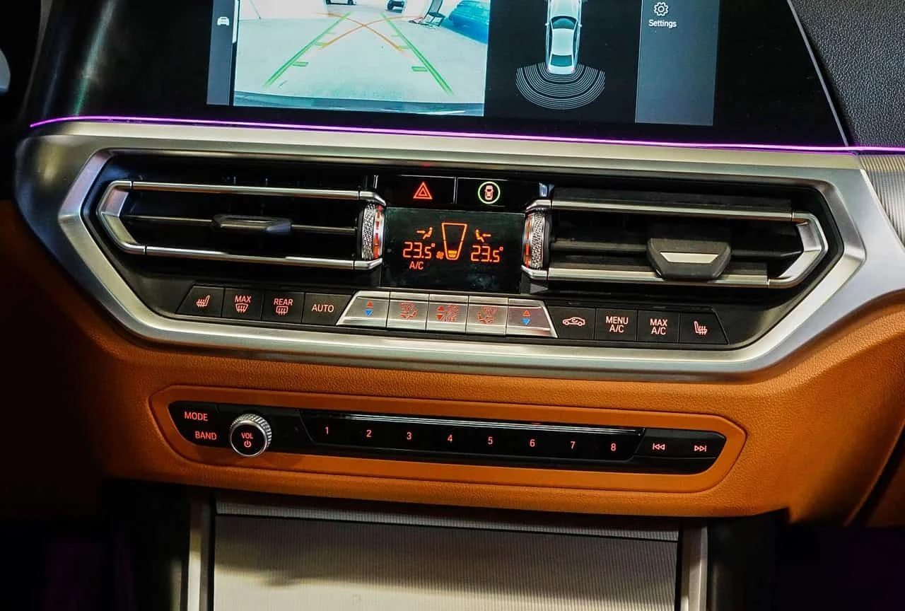 BMW 330 * xDrive * ПОДГРЕВ* PANO* KEYLESS* , снимка 11 - Автомобили и джипове - 54352536