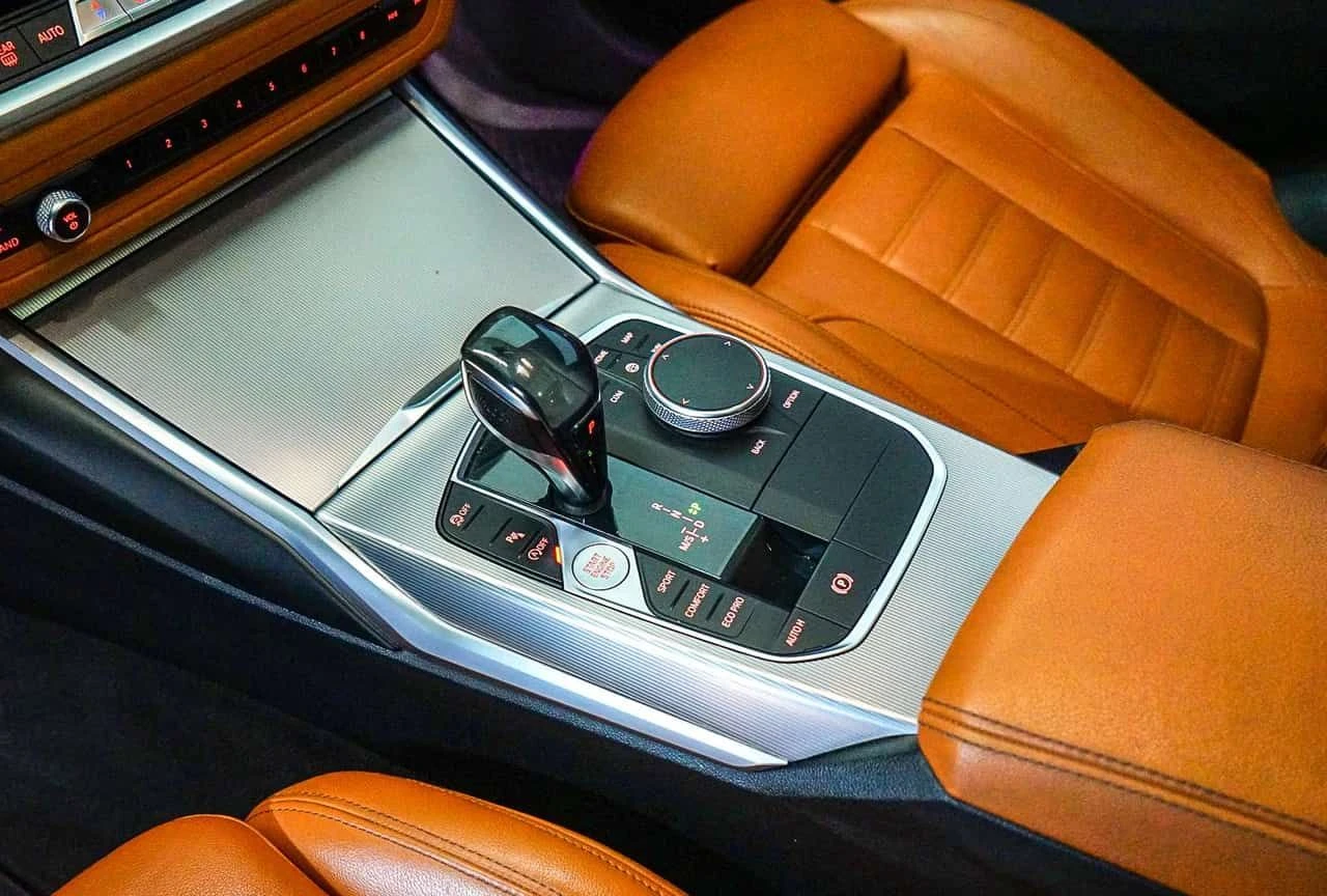 BMW 330 * xDrive * ПОДГРЕВ* PANO* KEYLESS* , снимка 12 - Автомобили и джипове - 54352536