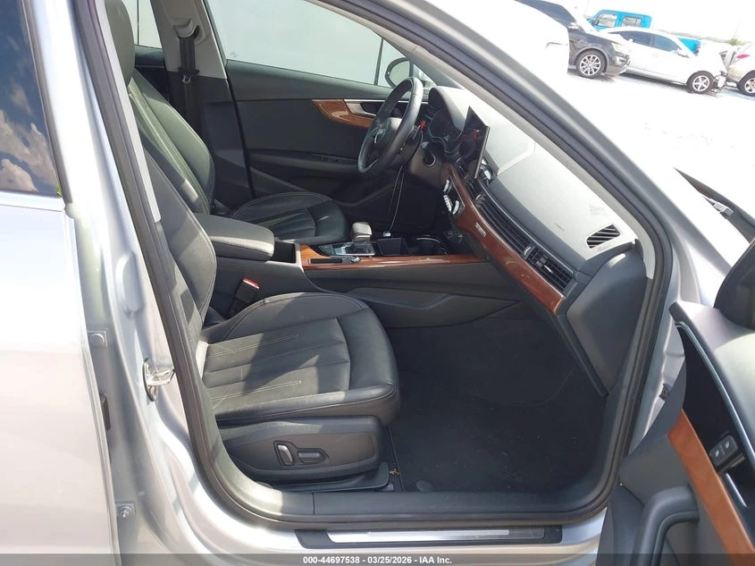 Audi A4 2.0l Premium 40 Tfsi Quattro S Tronic, снимка 5 - Автомобили и джипове - 54389511