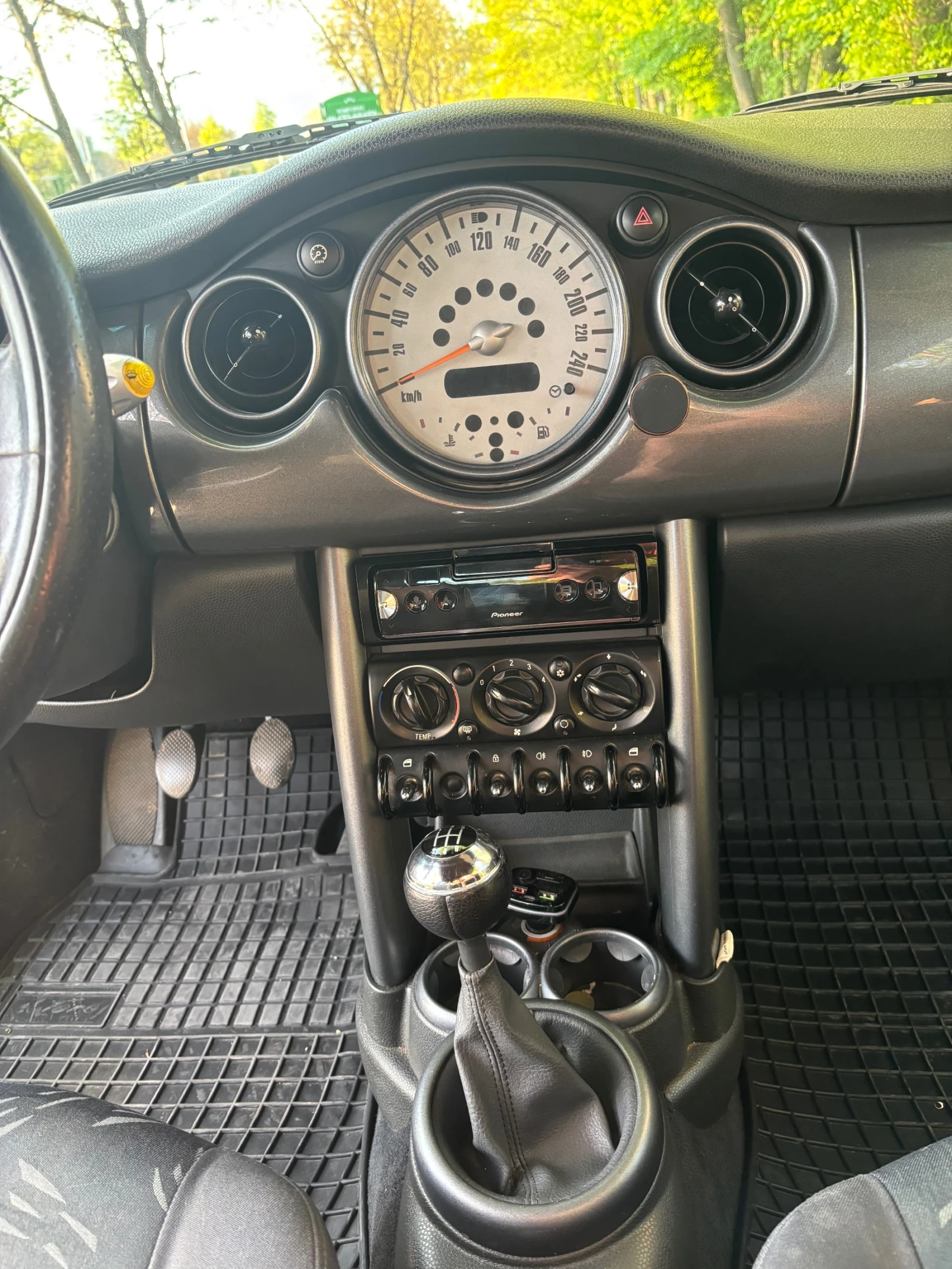 Mini One 1.6, снимка 8 - Автомобили и джипове - 54431840
