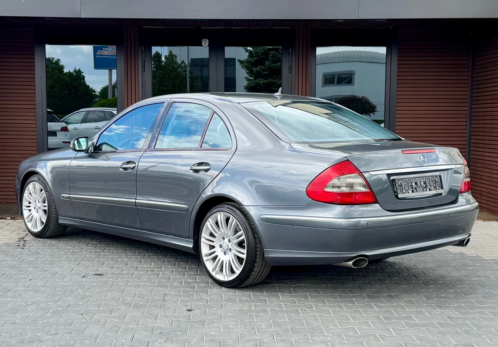 Mercedes-Benz E 280 Avantgarde* 7G-Tronic* Лизинг, снимка 6 - Автомобили и джипове - 54547673