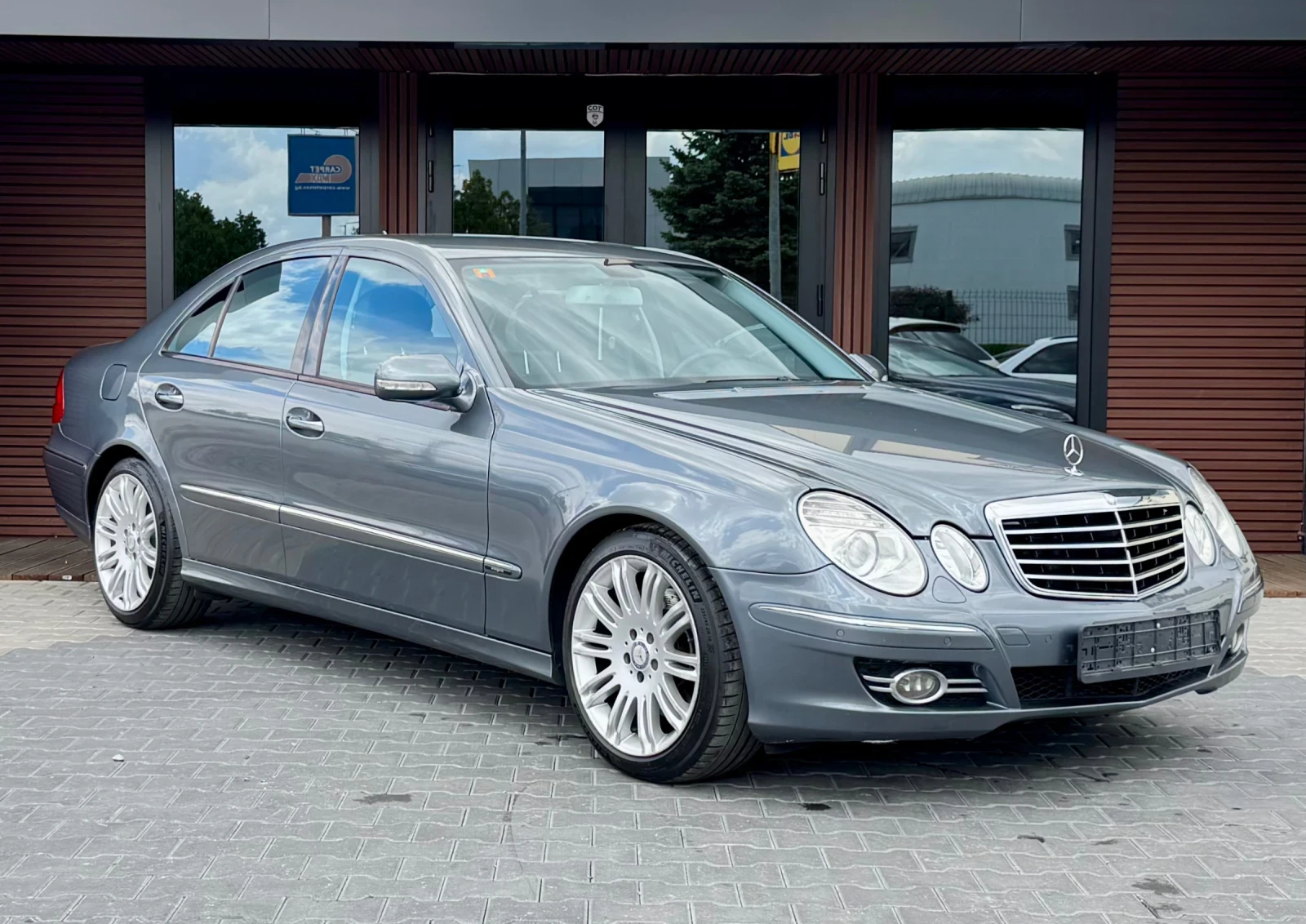 Mercedes-Benz E 280 Avantgarde* 7G-Tronic* Лизинг, снимка 3 - Автомобили и джипове - 54547673