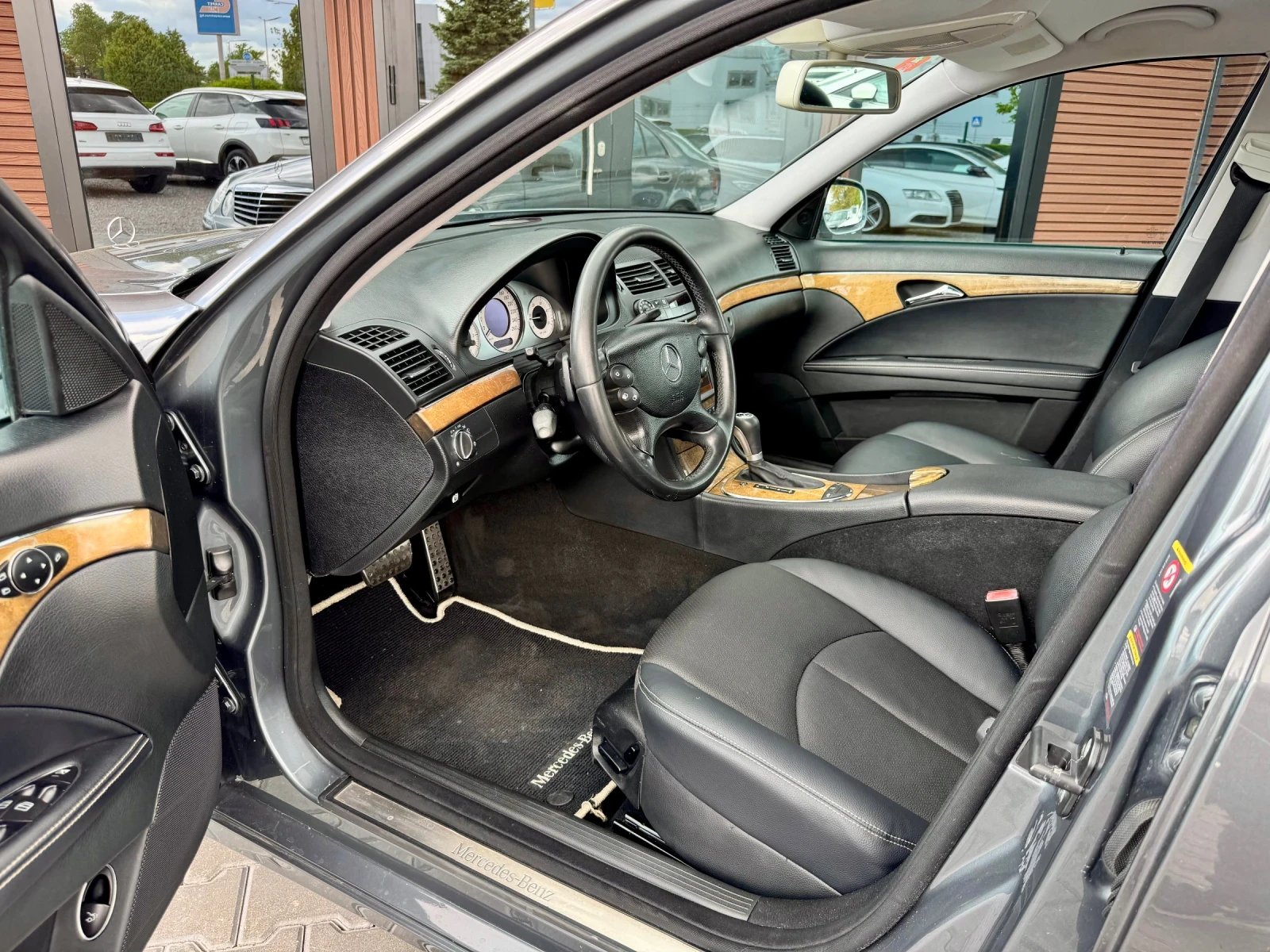 Mercedes-Benz E 280 Avantgarde* 7G-Tronic* Лизинг, снимка 8 - Автомобили и джипове - 54547673