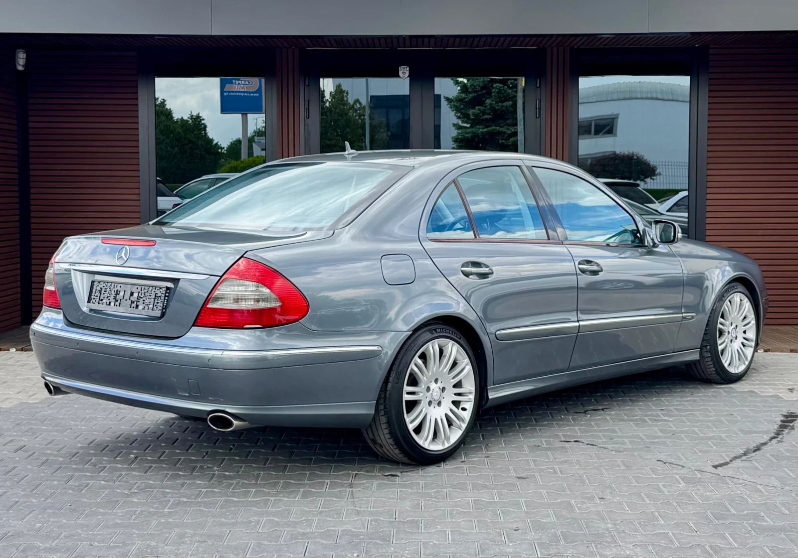 Mercedes-Benz E 280 Avantgarde* 7G-Tronic* Лизинг, снимка 4 - Автомобили и джипове - 54547673
