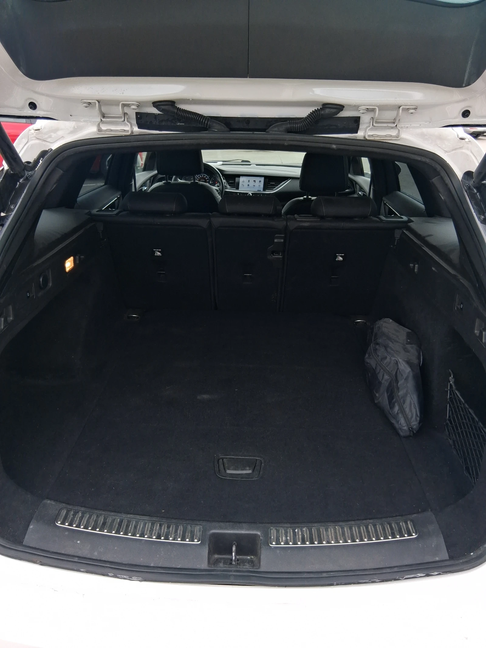 Opel Insignia 2.0 Sports Tourer 170кс, снимка 8 - Автомобили и джипове - 54555682
