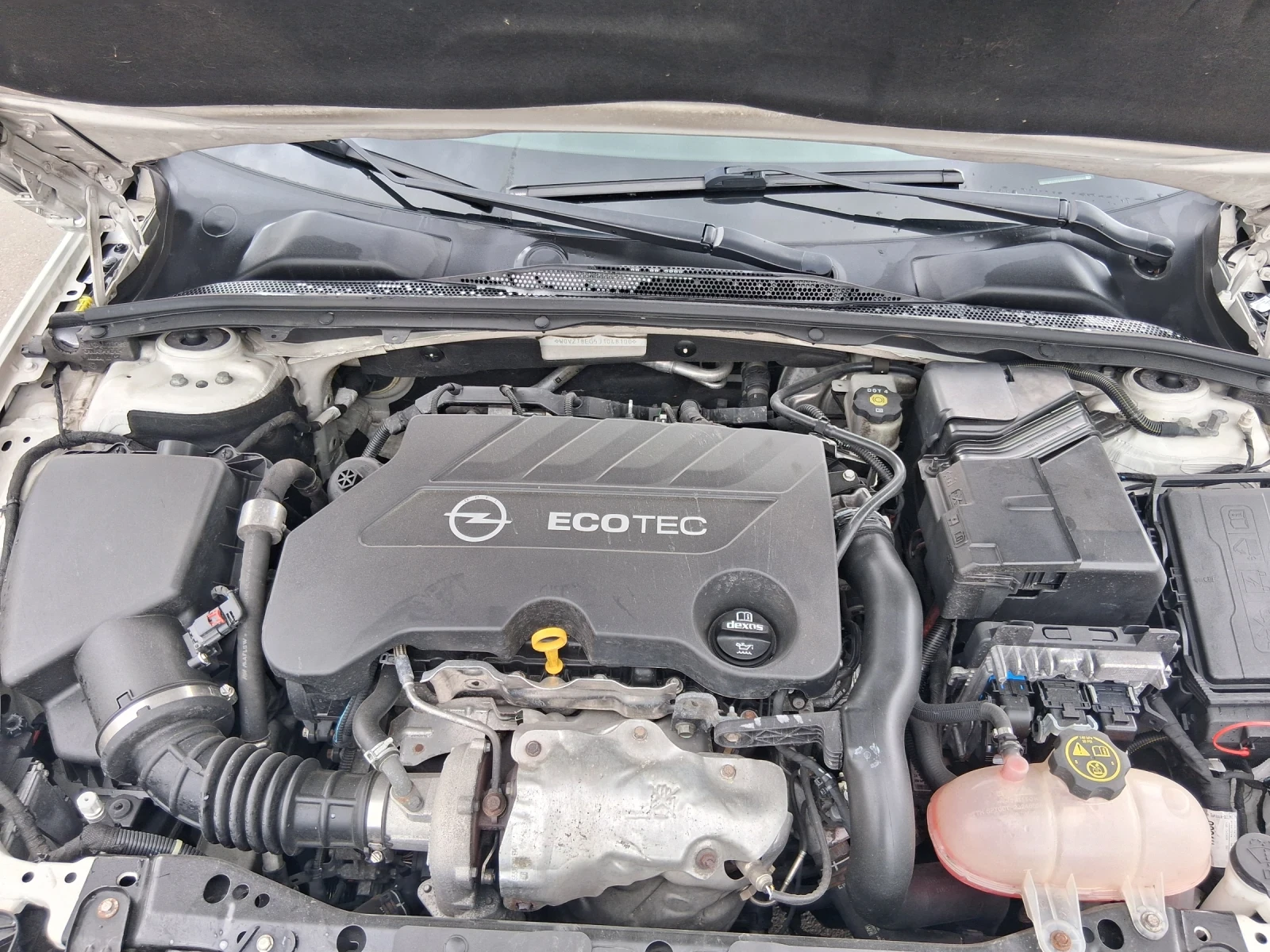 Opel Insignia 2.0 Sports Tourer 170кс, снимка 15 - Автомобили и джипове - 54555682