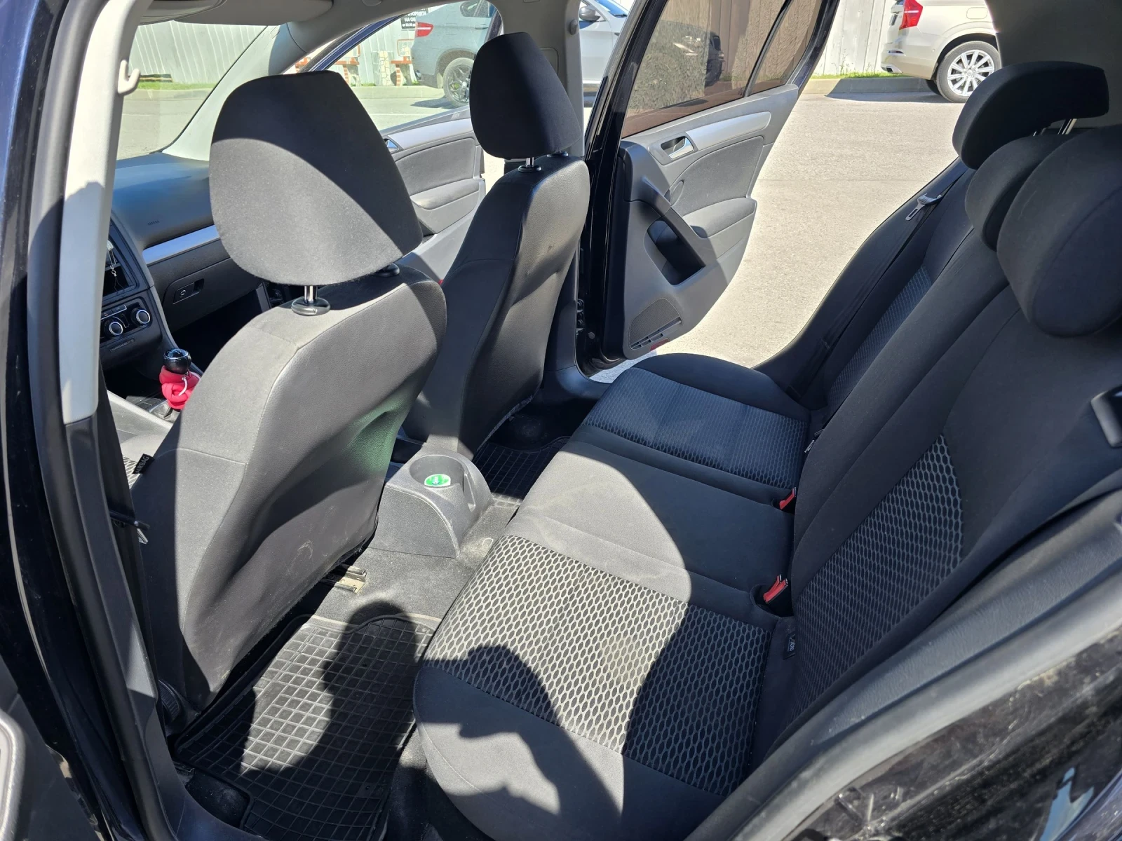 VW Golf 1600 куб.см , снимка 13 - Автомобили и джипове - 54823120