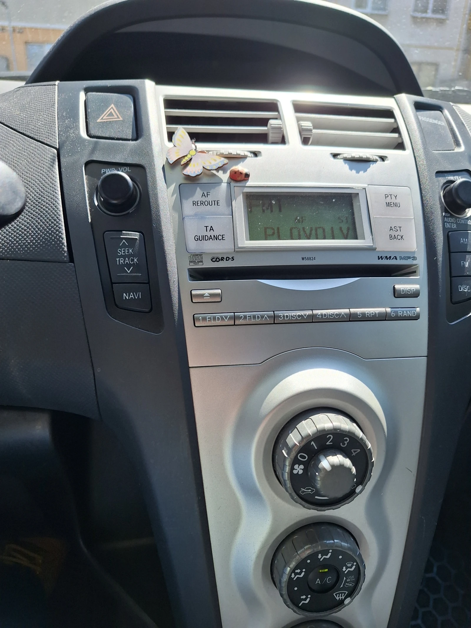 Toyota Yaris 1.3, снимка 6 - Автомобили и джипове - 55066543