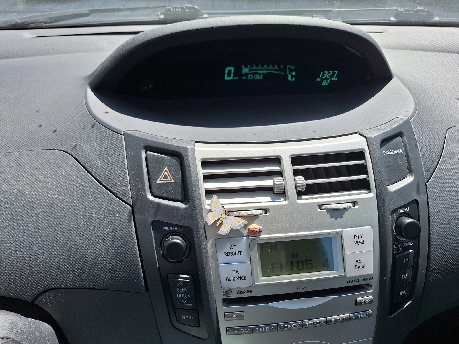 Toyota Yaris 1.3, снимка 8 - Автомобили и джипове - 55066543
