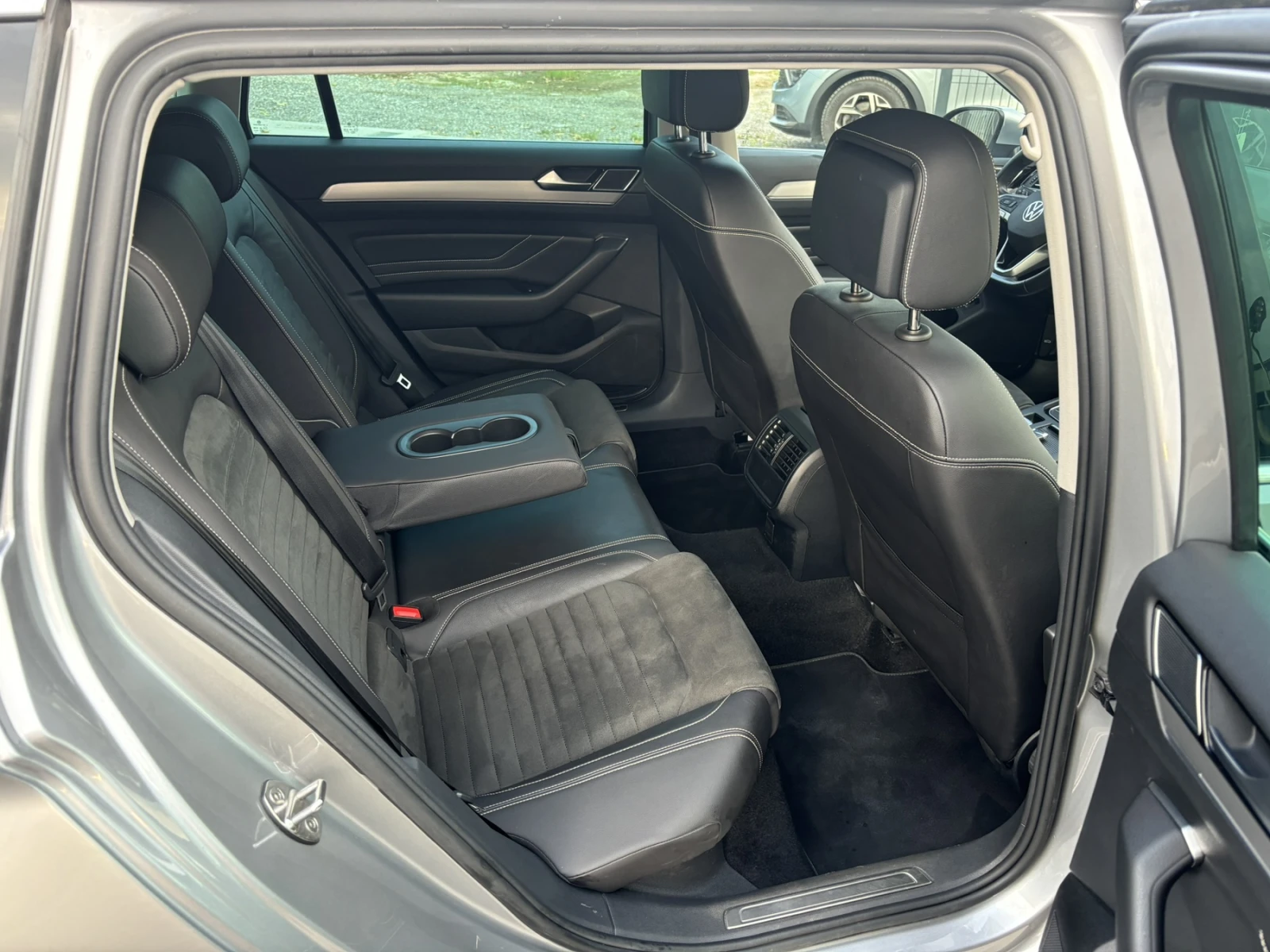 VW Passat ELEGANCE 2.0TDI, снимка 15 - Автомобили и джипове - 55150890