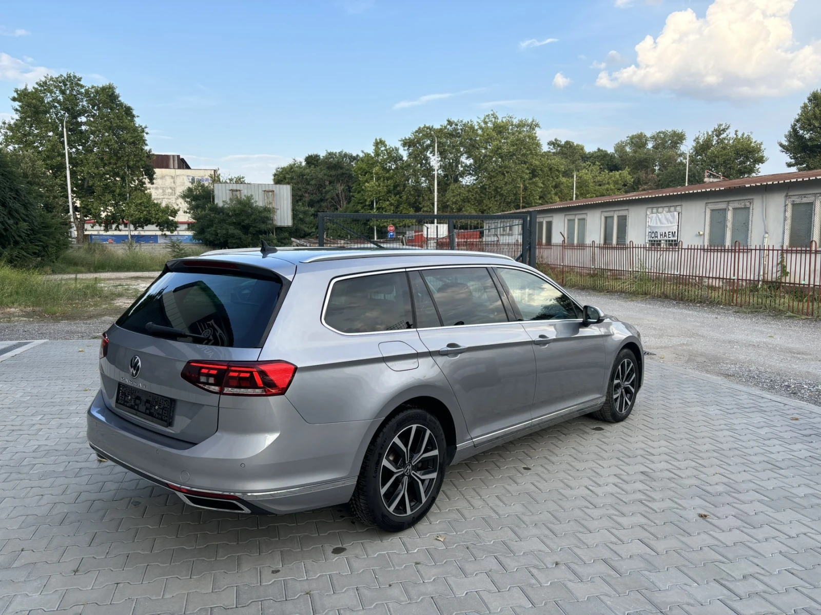 VW Passat ELEGANCE 2.0TDI, снимка 5 - Автомобили и джипове - 55150890