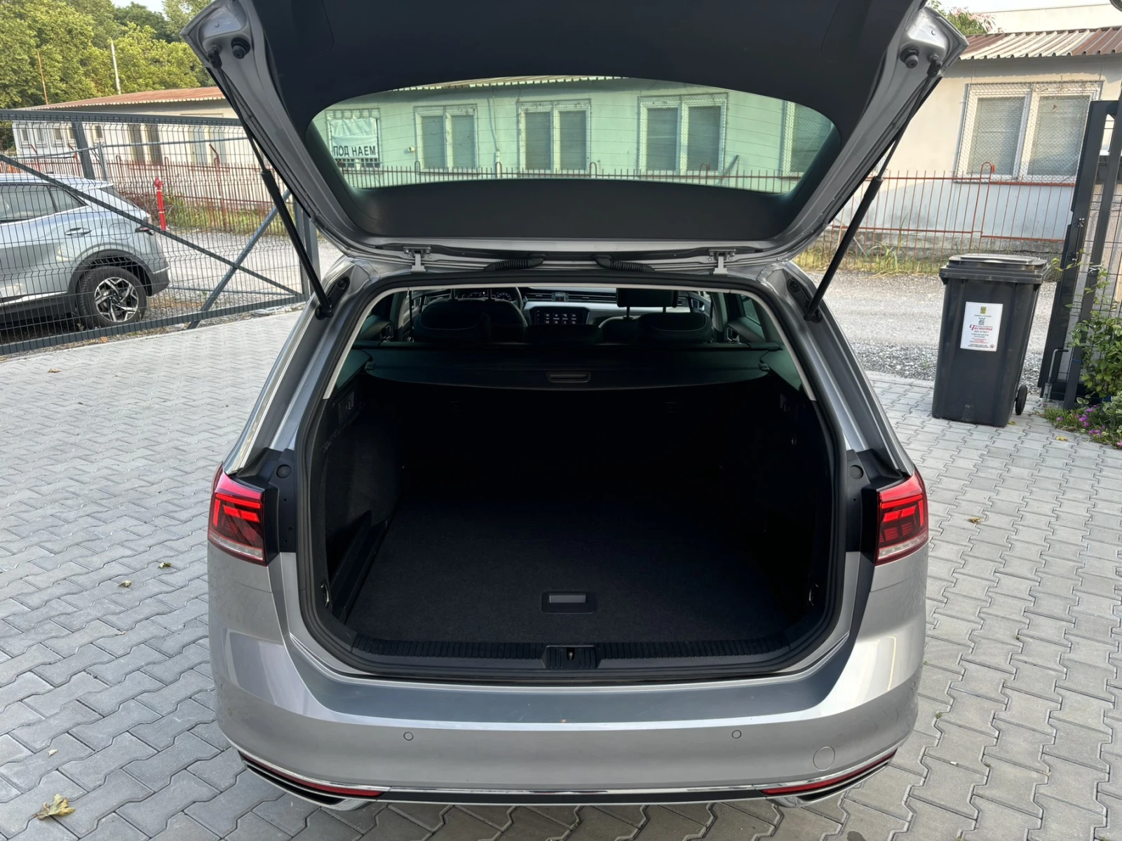 VW Passat ELEGANCE 2.0TDI, снимка 7 - Автомобили и джипове - 55150890