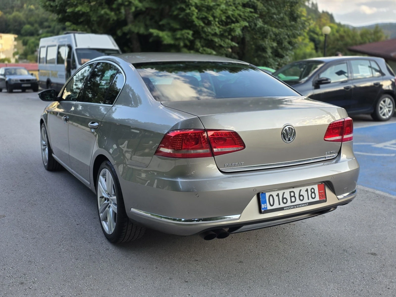 VW Passat 2.0 TDI Highline, снимка 6 - Автомобили и джипове - 55597786