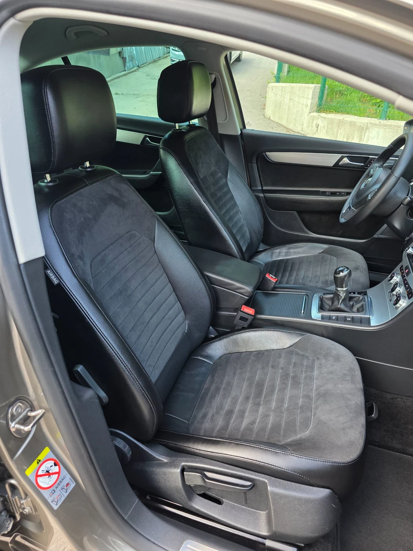 VW Passat 2.0 TDI Highline, снимка 10 - Автомобили и джипове - 55597786
